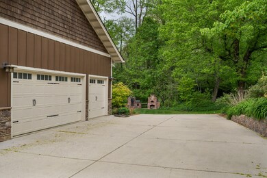 23 - 714 Berry Spring - Spring - Exterio