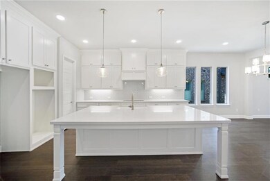 Gourmet Kitchen with ceiling height cabinets