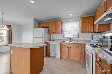 879 Meadowlark Cir unit B, Sandwich, IL 60548 - photo 6