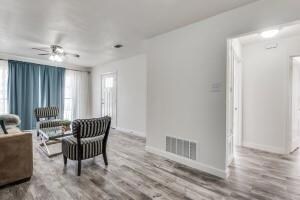 922 Tamara Ln, Grand Prairie, TX 75051 - photo 5