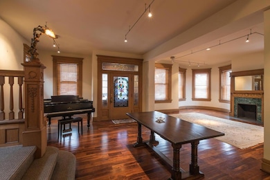 207 E Deshler Ave, Columbus, OH 43206 - photo 3