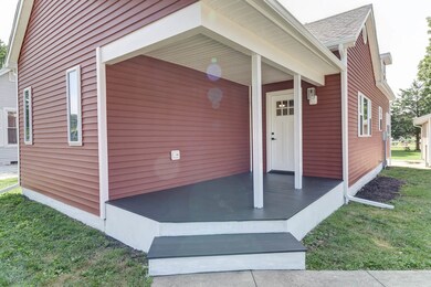 403 E Pinzon St, Tuscola, IL 61953 - photo 2