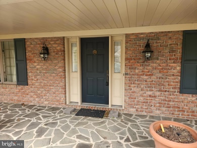 1165 Wyndsong Dr, York, PA 17403 - photo 4