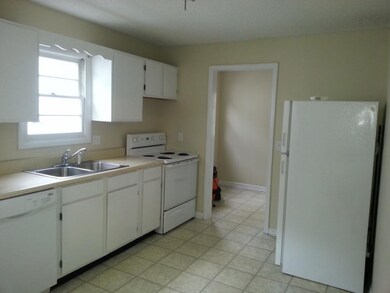 109 W Pine St unit 1/2, Johnson City, TN 37604 - photo 2