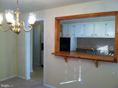 915 Circle Dr, Halethorpe, MD 21227 - photo 4