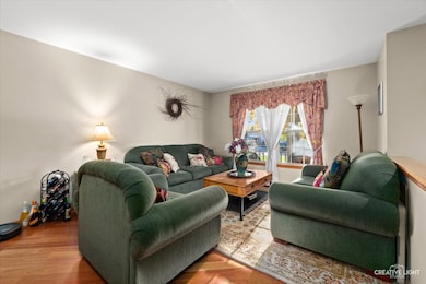 40W134 James Michener Dr unit 1, Saint Charles, IL 60175 - photo 2