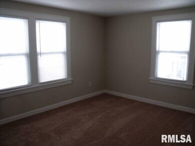 1915 W Locust St, Davenport, IA 52804 - photo 3