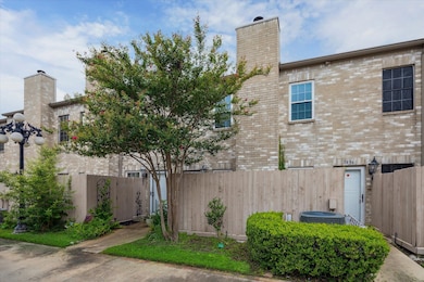 2898 Holly Hall St unit 2898, Houston, TX 77054 - photo 2