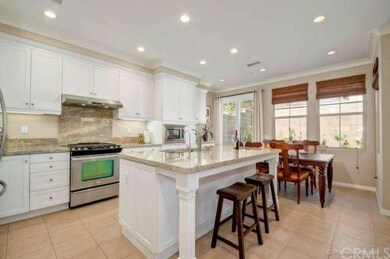 Beautiful kitchen w/big island, breakfast nook, Gr