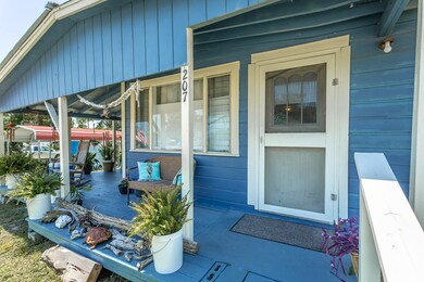 207 9th St W, Carrabelle, FL 32322 - photo 4