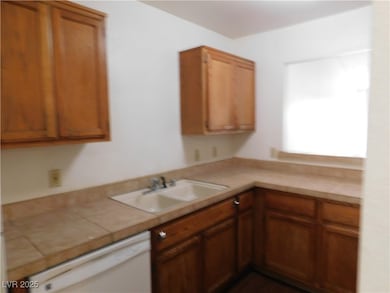 7025 Pindarri Way, Las Vegas, NV 89145 - photo 4