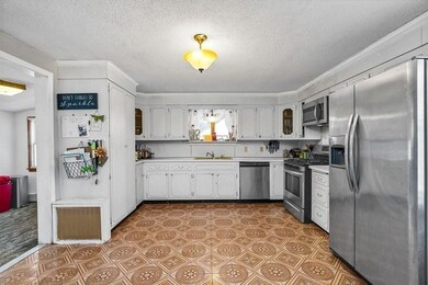 24 Sumner St, Taunton, MA 02780 - photo 4