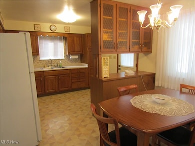 131 Forest Rd, Weirton, WV 26062 - photo 5