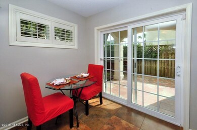 1st Floor Suite-Eating area