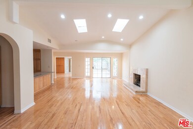 21021 Costanso St, Woodland Hills, CA 91364 - photo 6