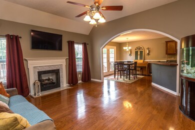 Open Floor Plan with stunning archway!