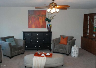 Redfield Lounge