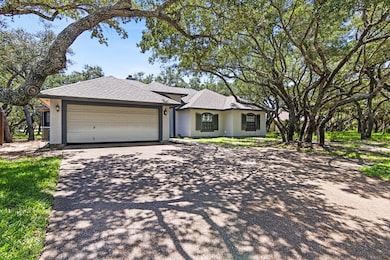 220 Champions Dr, Rockport, TX 78382 - photo 2