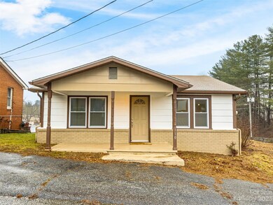 110 Oakhurst St, Hendersonville, NC 28792 - photo 2