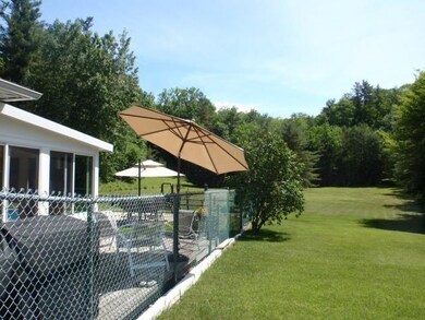 125 Maplewood Dr, Center Rutland, VT 05736 - photo 3