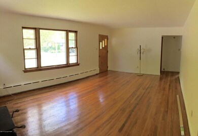 435 Cottontail Ln, East Stroudsburg, PA 18301 - photo 4