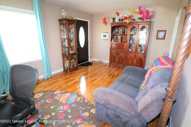 557 S Dexter Dr, Lansing, MI 48910 - photo 3