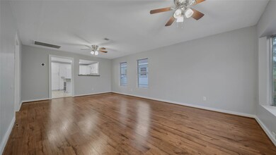 507 Carrell St, Tomball, TX 77375 - photo 4