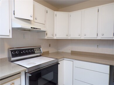 142 Edaville Ct, Warwick, RI 02886 - photo 7