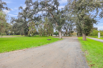 04 - Driveway to Front of Property