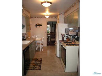 Eat In Kitchen.