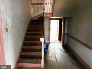 548 Manatawny St, Pottstown, PA 19464 - photo 3