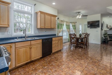 54 Briarcliff Way, Manchester, NH 03109 - photo 5