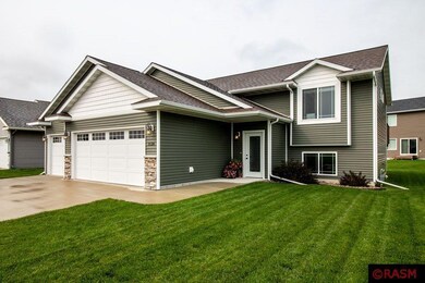 1136 Heron Dr, Mankato, MN 56001 - photo 2