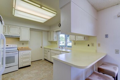 BREAKFAST BAR OFF KITCHEN