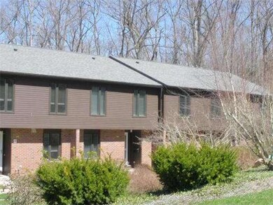 10 Emerson Ct, Amherst, MA 01002 - photo 2