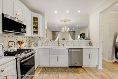 5 - Kitchen