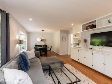 005-1280x960-living-dining-room