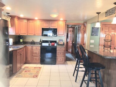 25 Meadow Ln, South Weymouth, MA 02190 - photo 3