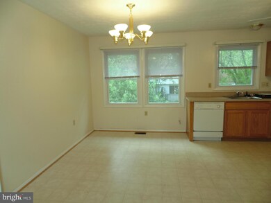 2426 Flowering Tree Ln, Gambrills, MD 21054 - photo 4