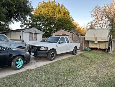 1902 Long Cir, Azle, TX 76020 - photo 4