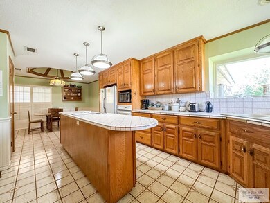 1814 Forest Ln, Weslaco, TX 78596 - photo 2