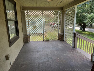 627 N Griffin Ave, Okmulgee, OK 74447 - photo 2