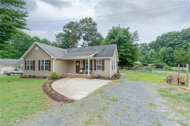 773 W Balfour Ave, Asheboro, NC 27203 - photo 2