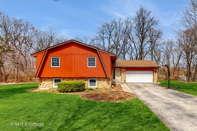 320 Circle Dr, Algonquin, IL 60102 - photo 2