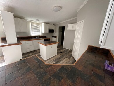 13598 Pinewood Village Dr, Conroe, TX 77302 - photo 5