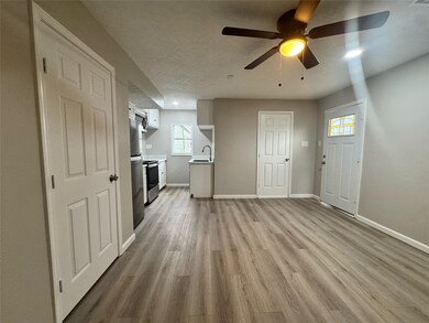 8704 Lanewood Dr unit A, Houston, TX 77016 - photo 6