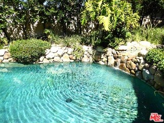 Pool+waterfall spa