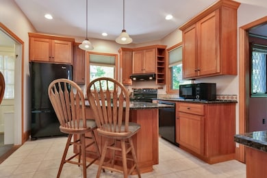 35 Summer St unit 1, Weymouth, MA 02188 - photo 2