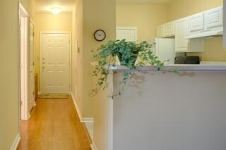 Unit 813 foyer:front door approach