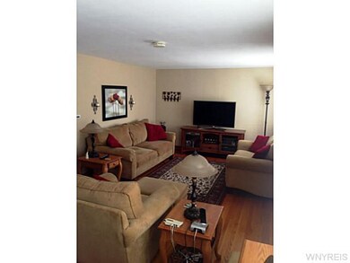 Living Room Hardwood floors throughout!